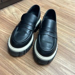 L’intervalle chunky loafers